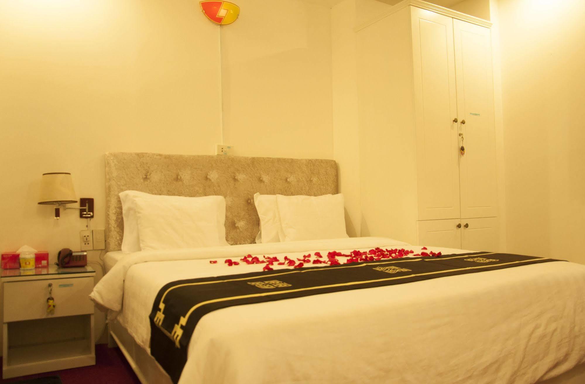 A25 Hotel - 274 De Tham Ho Chi Minh City Bagian luar foto