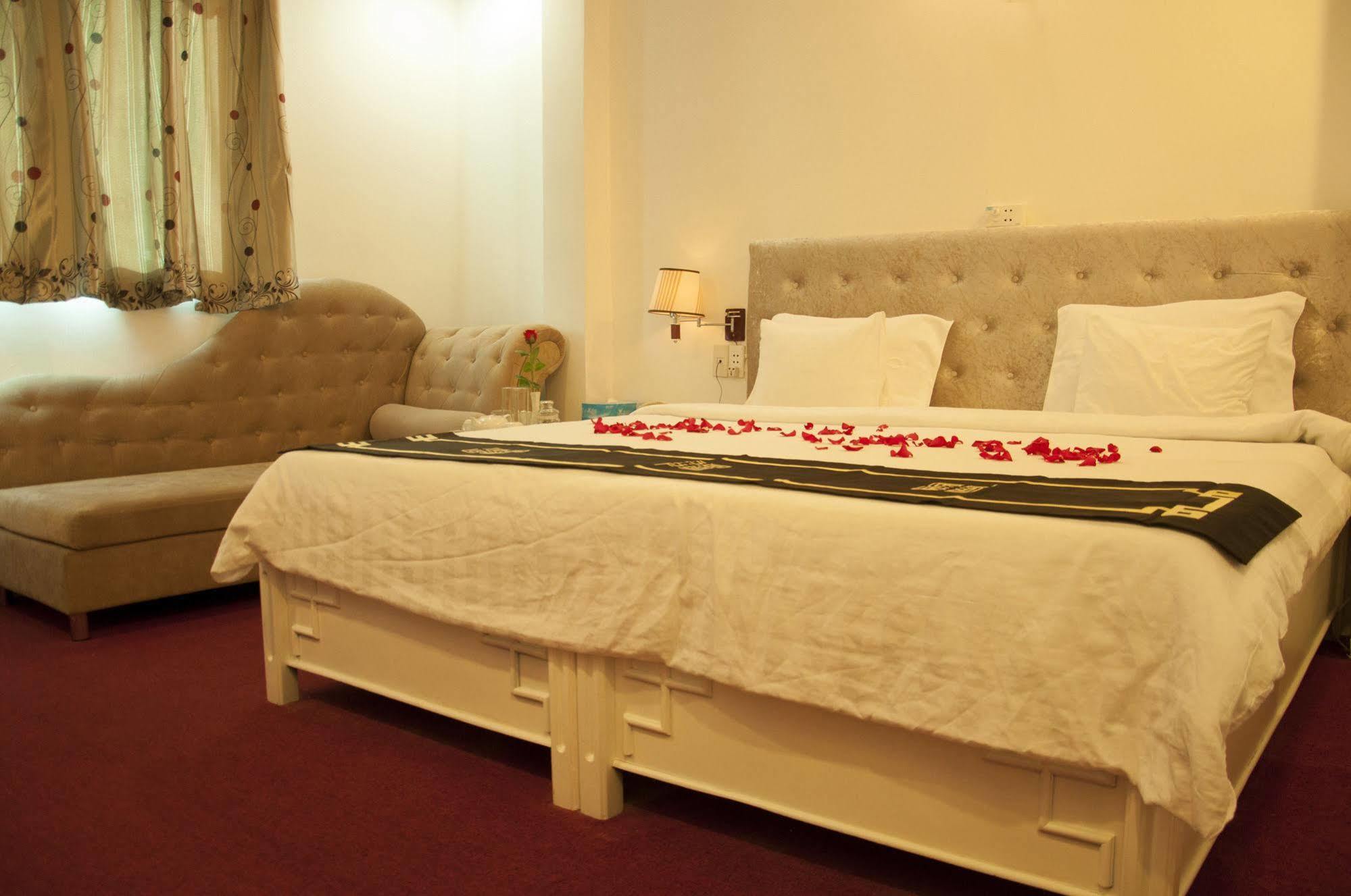 A25 Hotel - 274 De Tham Ho Chi Minh City Bagian luar foto